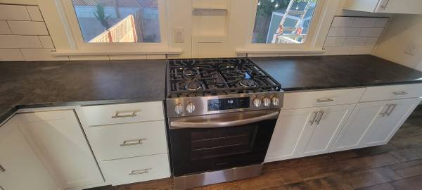 $2,495 / 1br - Bonita cabaña dúplex en el centro (Ventura)63800712001281124