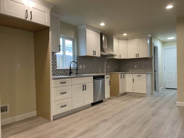 $2,995 / 3br - 1100ft2 - Amplio piso reformado a nivel del suelo, dúplex victoriano en Prescott (oakland west)63657591884163121