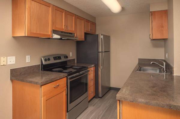 $2,481 / 3br - 1065ft2 - Spacious 3 Bedroom 2 Bath! Located in Wonderful Lake Oswego Mt. Park! (Mountain Park Neighborhood)63820882946689124
