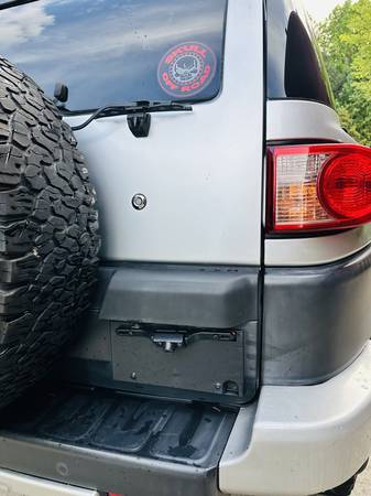2007 TOYOTA FJ CRUISER - $13,500 (DULUTH)63620484108675122