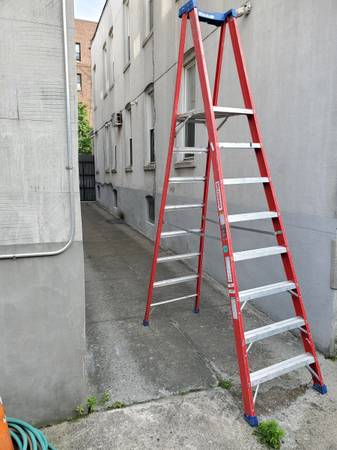 8' platform ladder 1