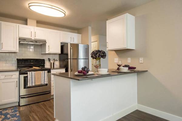$1,799 / 2br - 944ft2 - A home to adore. Our 2 BR is a must-see. (Clackamas - Near Clackamas Town Center)63956787397763120