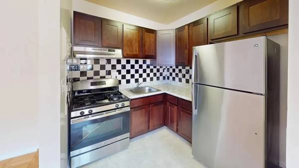 $1,000 / 1br - 875ft2 - Satisfy your daily need for comfort and convenience at Halley House. L (Washington, DC)64040192585091123