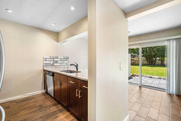 $2,200 / 2br - Completely Remodeled 2-Story 2BR 1.5BA Townhome ~ Enclosed Courtyard (West Palm Beach - 33417*)63983673439362123