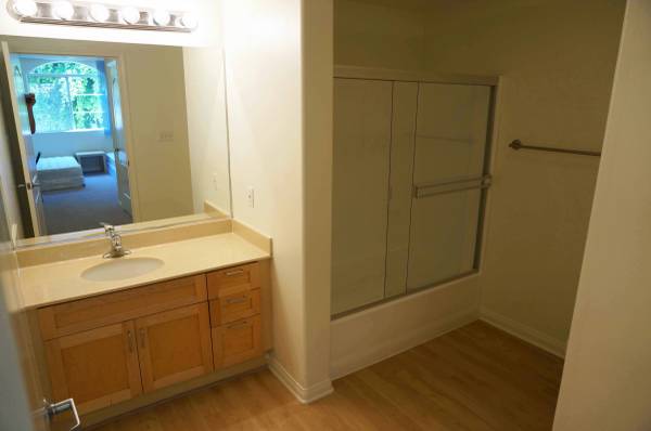 $1.250 / 3 habitaciones - 1100 pies² - Habitación privada amueblada cerca de CSUN (Northridge)63470372797313124