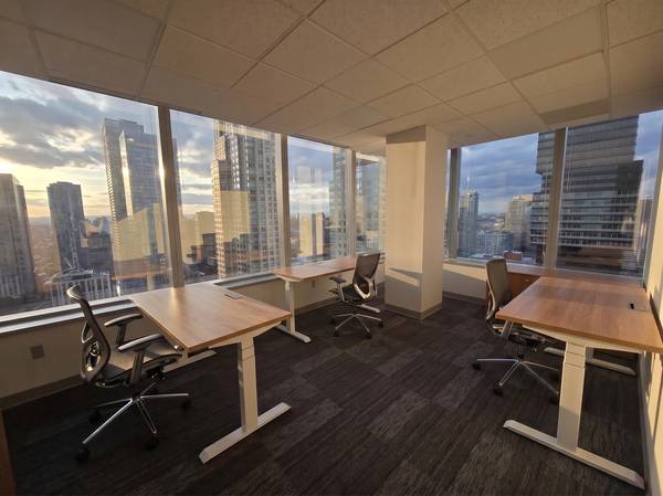 Team Suites, Private offices & cubicles at Harborside 5, on the Hudson 1