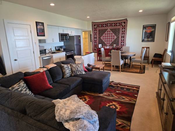 $1,800 / 2br - 1050ft2 - Large, Furnished Private Basement Apartment in Suncrest Silicon Slopes (Draper)63671008328065120