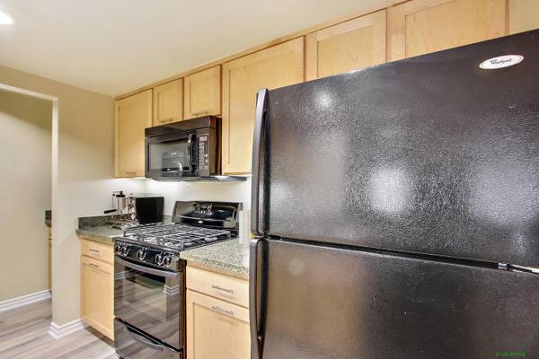 $3,935 / 3br - 1584ft2 - Encimeras de granito * Admite mascotas * 3 dormitorios 2.5 baños en Encino (Encino)63701111161729123