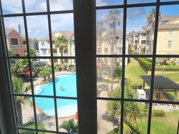 $100 / 2br - Beautiful, upscale condominium community (Galveston)63611865031937123