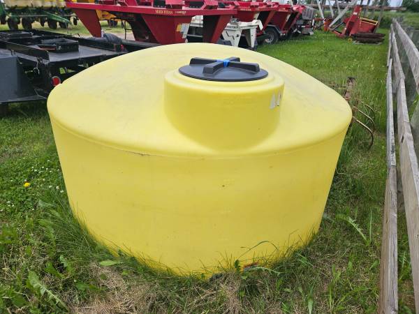 1100 Gallon Ace Rotomold Poly Tank 1