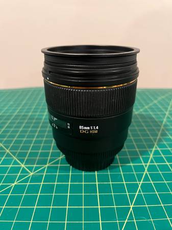 Sigma 85mm f/1.4 EX DG HSM Lens 1