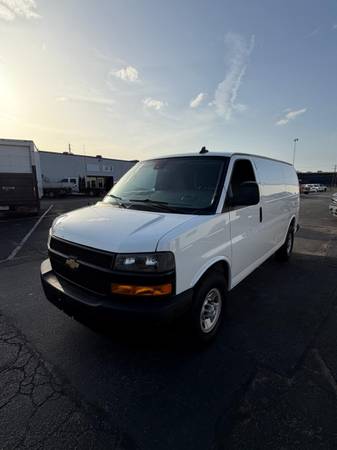 2021 Chevrolet Express 2500 - Photo 9