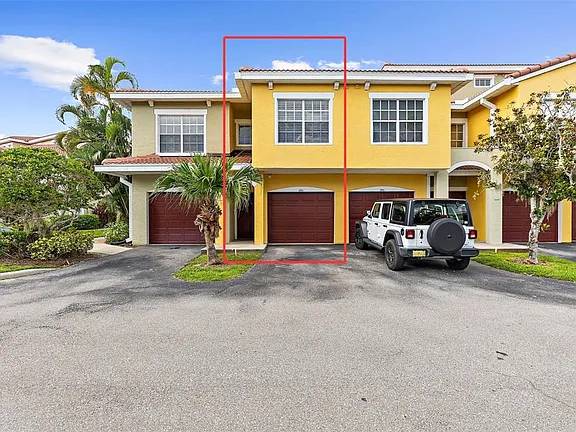 $2,250 / 2br - 1600ft2 - Bentree-Walk To Mall-2 bed multi -level townhome-water view-gar-pool- (University-Honore)63791154693121124
