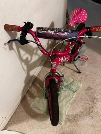 Bicicleta Barbie Dynacraft de 16" - $44 (oakland lake merritt / grand)63470298552577121