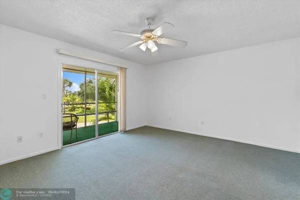 $900 / 1br - 650ft2 - vista royale newly renovated condo for rent (Vero Beach)63799881056513121