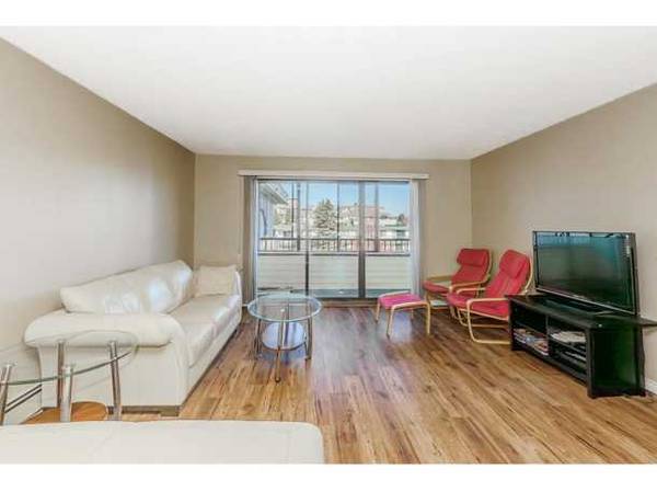 55+ one-bedroom condo ideally located near restaurants, cafes, and sho 1