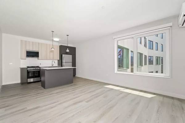 $2,940 / 2br - WEST TOWN ~ 2 Bedroom ~ Rent Special! Get 2 MONTHS FREE RENT! (West Town, Chicago)63902943486082121