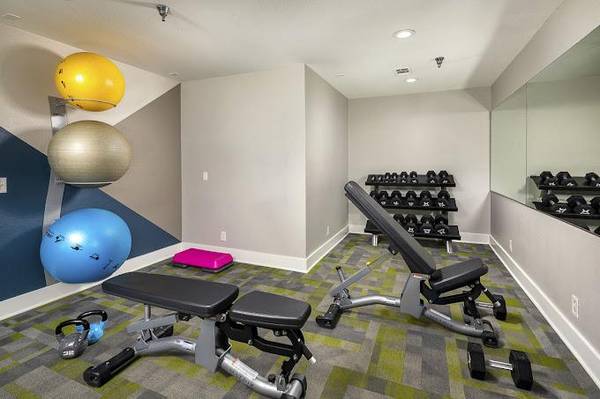 $3,100 / 2br - 1050ft2 - Two Jacuzzis, Washer & Dryer, High Ceilings, USB Outlets (Rancho Del Oro in Oceanside)63663768994433124