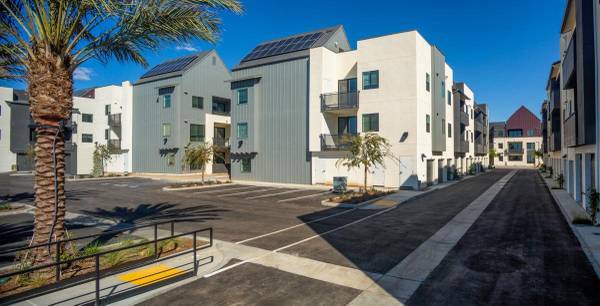 $2,879 / 2br - 997ft2 - Termostatos inteligentes Honeywell, piscina y spa estilo resort (Otay Mesa, Sur de San Diego)63819155952899123