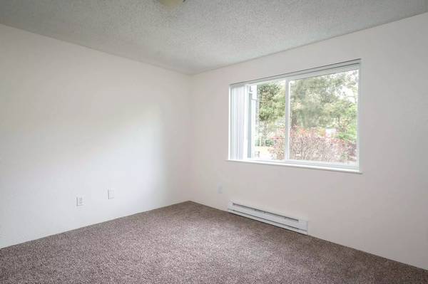 $1,576 / 1hab - 700ft2 - Alivie sus preocupaciones con un largo remojo en la bañera de hidromasaje en Riverwood Heights A (Tigard - Wilsonville, King City, Sherwood)63831682373379123