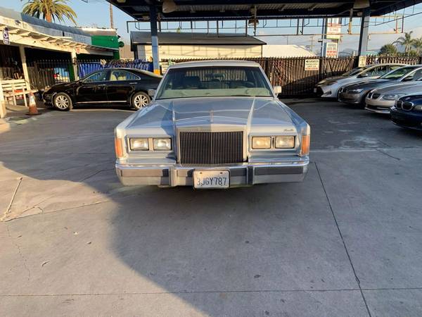 1989 Lincoln Town car Classic - $4,999 (North Hollywood)63441067466881121