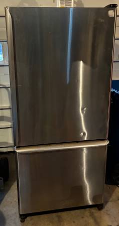 Refrigerator - works 1