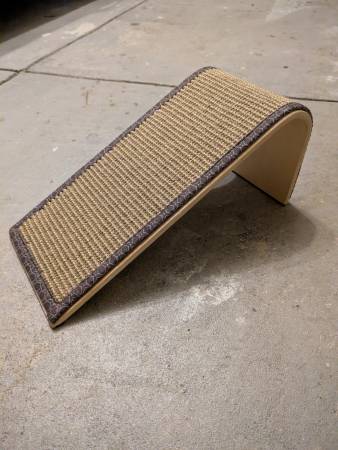 cat scratcher 1