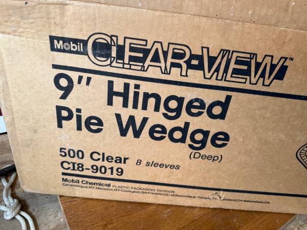 PIE Wedge clamshells  9” Clear Hinged  (500) quantity NIBox 1
