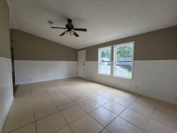 $2,500 / 4br - ¡3 ACRES! 4/2 con garaje para 2 autos. Traiga sus caballos o ganado: CERCADO63861744414211121