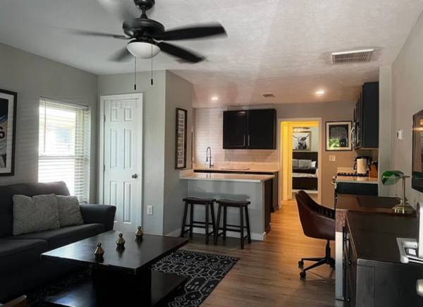 $1,150 / 1br - 650ft2 - Duplex in Bishop Arts District - 1br/1ba available on September 15th (Dallas)63796578378369123
