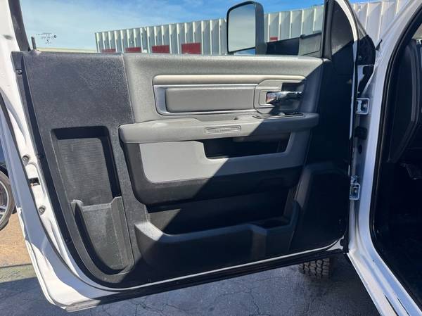 2018 RAM 3500 Chassis - Photo 15