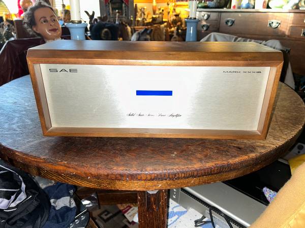 Vintage SAE Power Amplifier 1