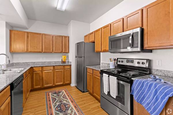 $1,899 / 2br - 1299ft2 - Joshua's charm: Perfect 2 bed, 2 bath in a coveted area. (Joshua)63867603439747122