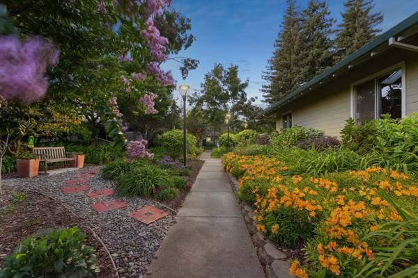 $2,864 / 1br - 777ft2 - Pool and Spa, Upgraded Clubhouse with Pool Table, Covered parking (napa county)63852073257985124