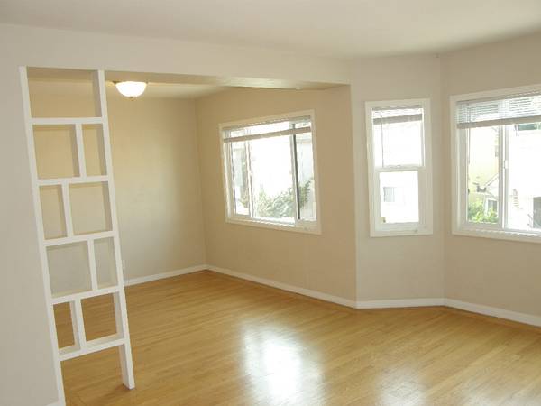 $1,875 / 1br - 750ft2 - top floor unit luxurious bath hardwood plentiful sunlight, FREE applic (oakland lake merritt / grand)64030484457731120