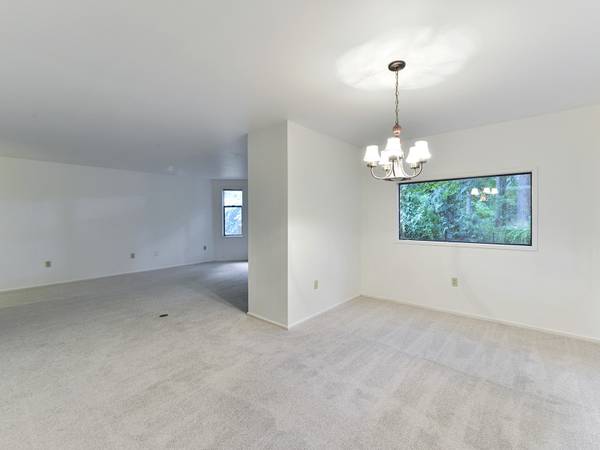 $3,195 / 2br - 1604ft2 - Gorgeous Spacious 2+ Bedroom 2 Bath Condo Providence Point Issaquah (Issaquah)63688462589441124