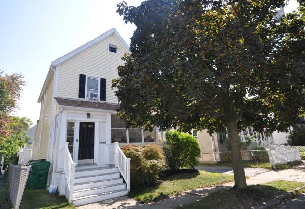 $899,900 / 4br - ATTENTION VALUE BUYERS...Don’t Miss This Opportunity! (Medford)63856339425411120