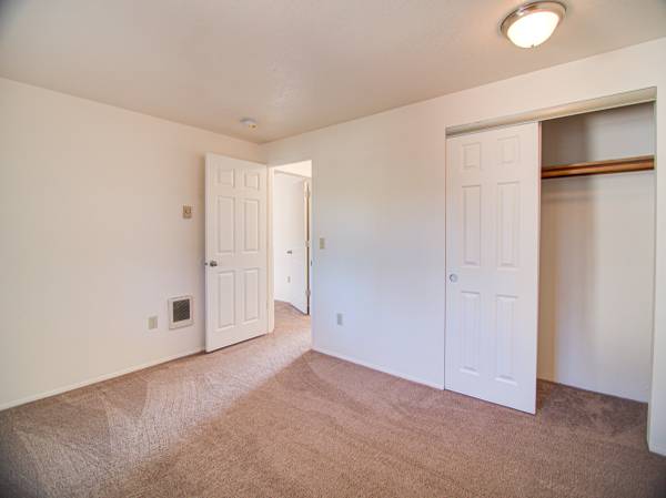 $1,399 / 2br - 950ft2 - First Floor with LVT flooring (Salem)63660429039617124