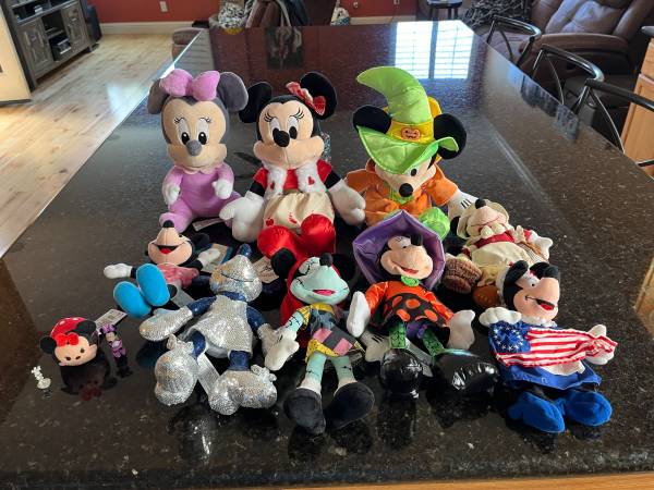 Lot of 12 various Disney Minnie Mouse plush stuffed animals & toys 1