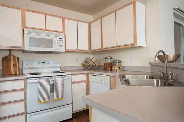$2,052 / 2br - 1045ft2 - $1000 off 1st month's rent on select units. Call for details! (Wilsonville - Woodburn Shopping Mall, Bridgeport Shopping)63999455822595122