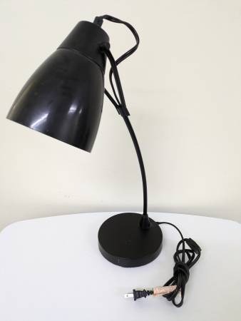 Black desk lamp 1