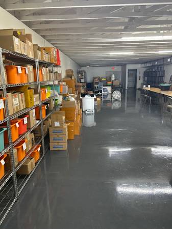 $3,900 / 3000ft2 - 3000 sq ft commercial or office space directly on rte 41 (Sarasota)63791129397633122