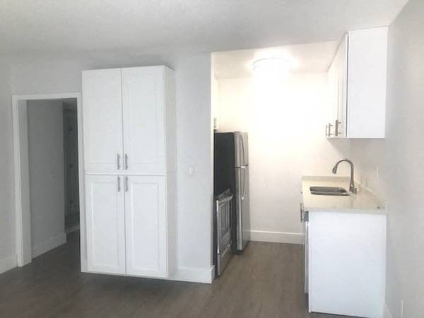 $1,795 / 1br - 600ft2 - Close to Public Transportation, Carport, Fitness Center (coming soon!) (4041 Arch Dr, Studio City, CA)63857624993793123