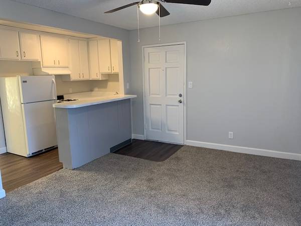 $1,095 / 1br - Creekside Apartments Oferta de mudanza !!! Último estudio/1 dormitorio ! (Fresno)63798482557569123