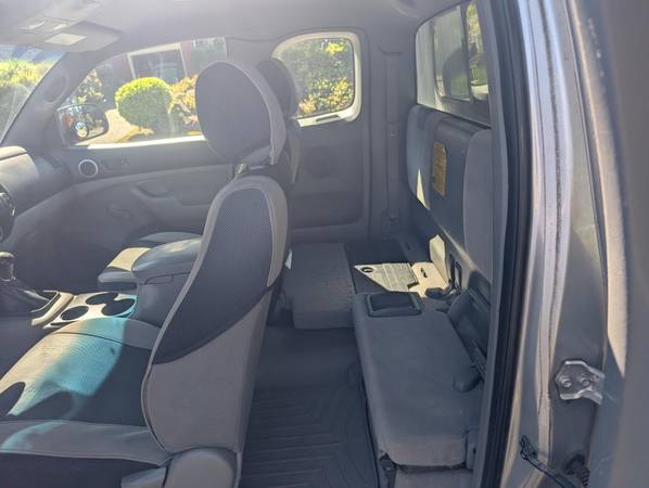 2007 Toyota Tacoma Silver - $5,750 (seattle, wa)63623005443075122