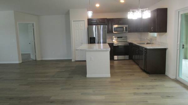 $2,500 / 4br - Wonderful 4 bed 2 bath Home ~ Screened in Porch ~ Move in Ready! (Port Saint Lucie - 34952*)63838121675011122