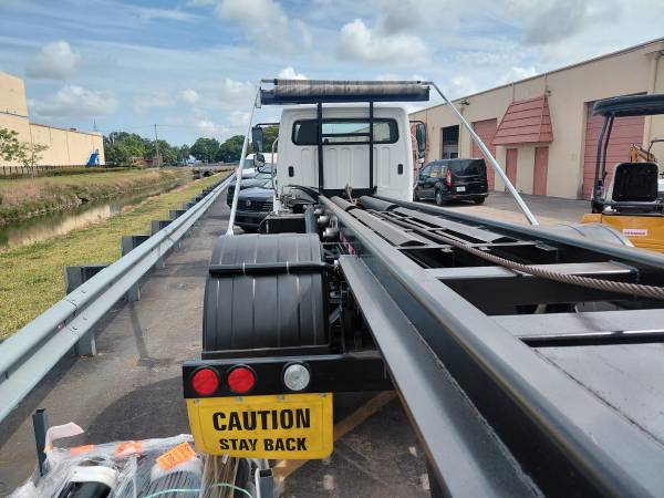 2019 Freightliner M2106 Rolloff Truck - Photo 14