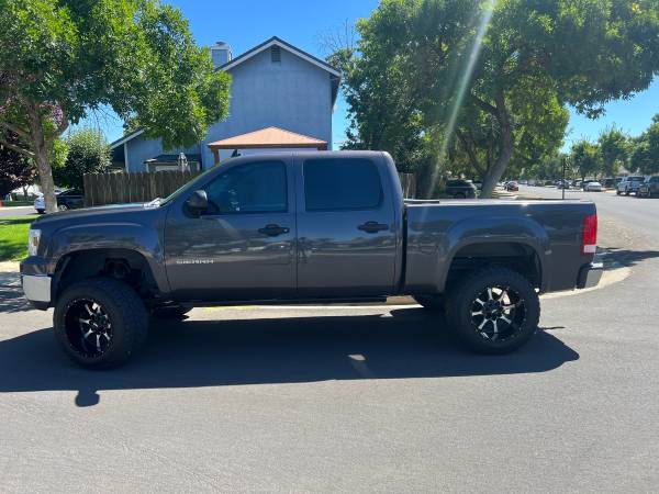 2010 gmc sierra 12,500 obo - $12,500 (Modesto)63478606454017123