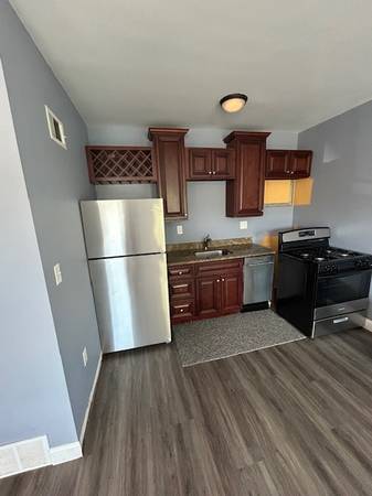 $3,100 / 3br - 1050ft2 - Just renovated: 2 floor Lower Mills 3 bed / 2 full baths. (Lower Mills / Mattapan)63817587450881120