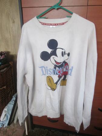 Collector's Mickey Mouse Sweatshirt (Disneyland) 1